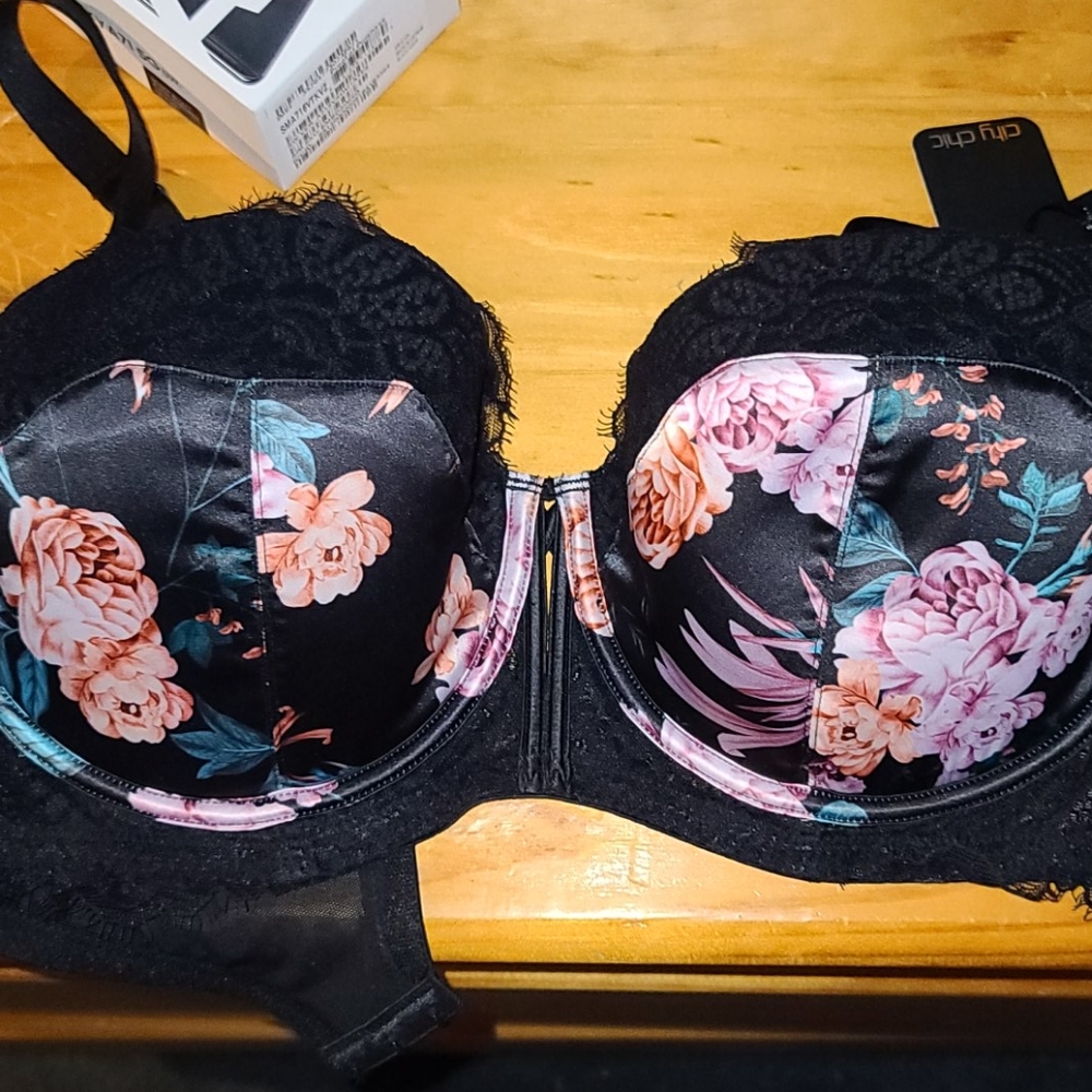 New with tags womens bra